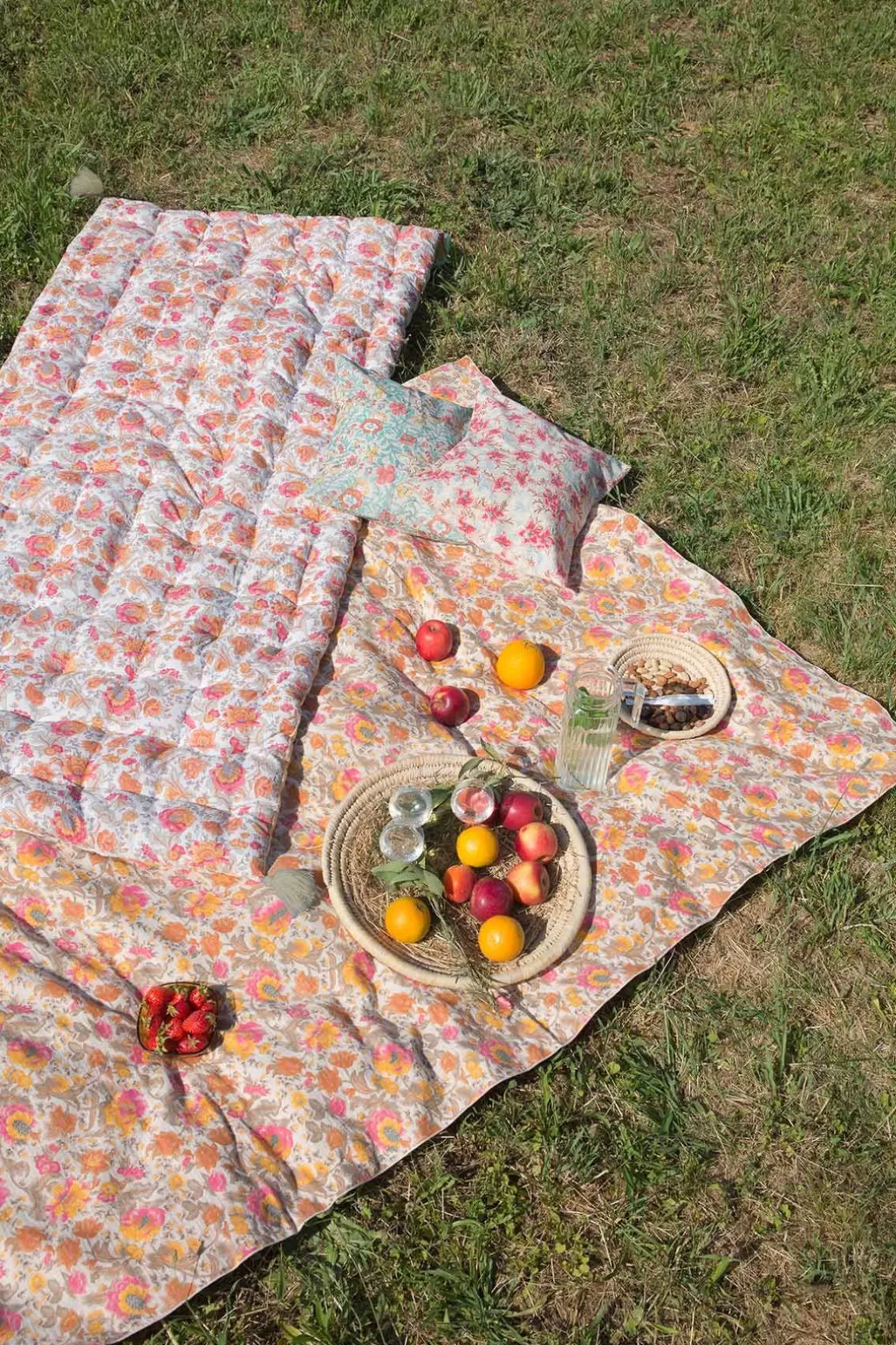 Louise Misha Matelas de Sol Many Rainbow Flowers New