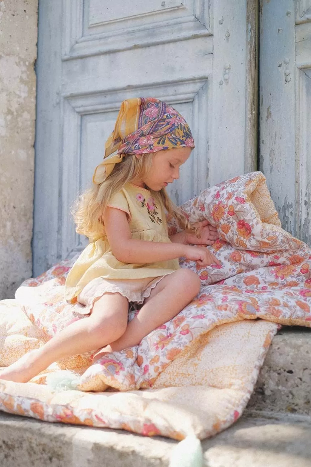 Louise Misha Matelas de Sol Many Rainbow Flowers New