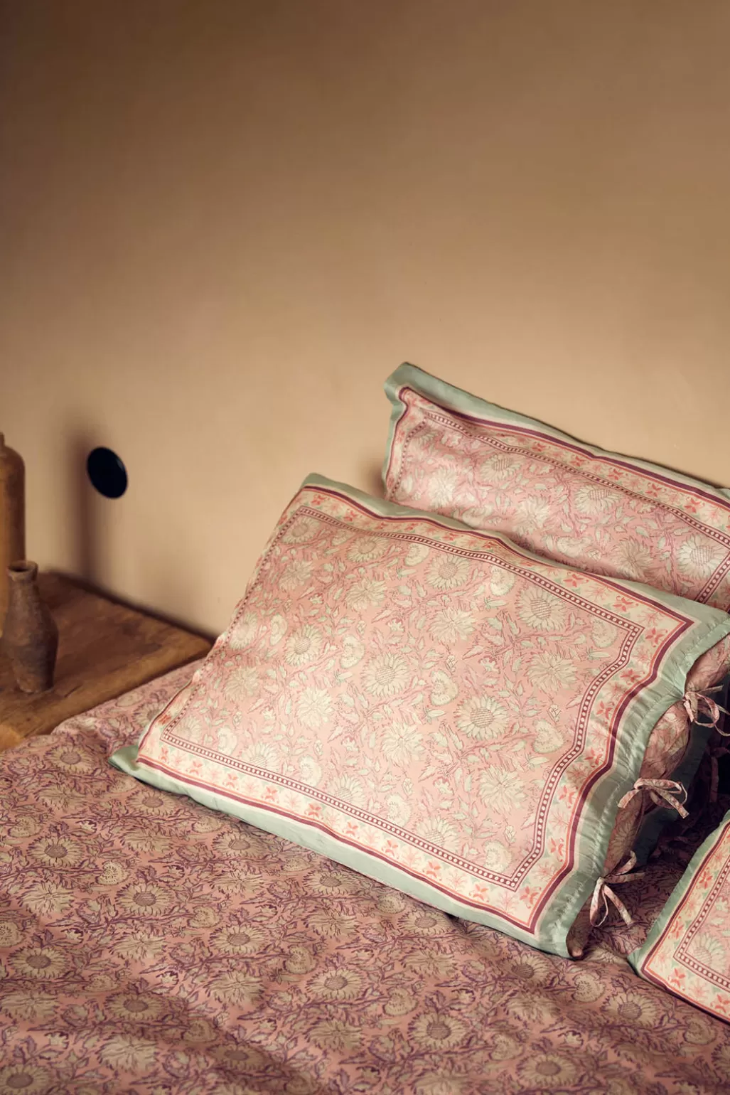 Louise Misha Taie D'Oreiller en Soie Luria Pink Daisy Garden Outlet